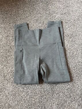 Athleta Salutation Stash Pocket 7/8 Tight